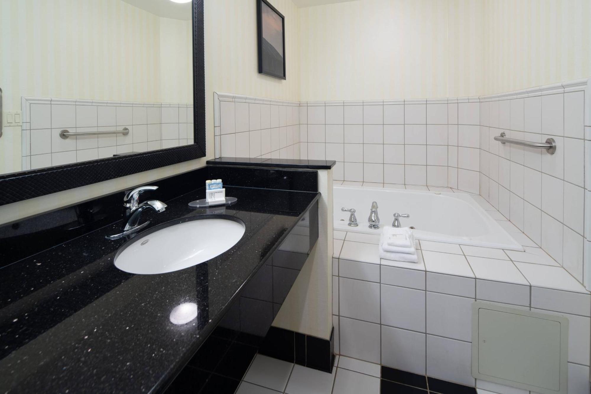 Fairfield Inn & Suites Seattle Бремертон Экстерьер фото
