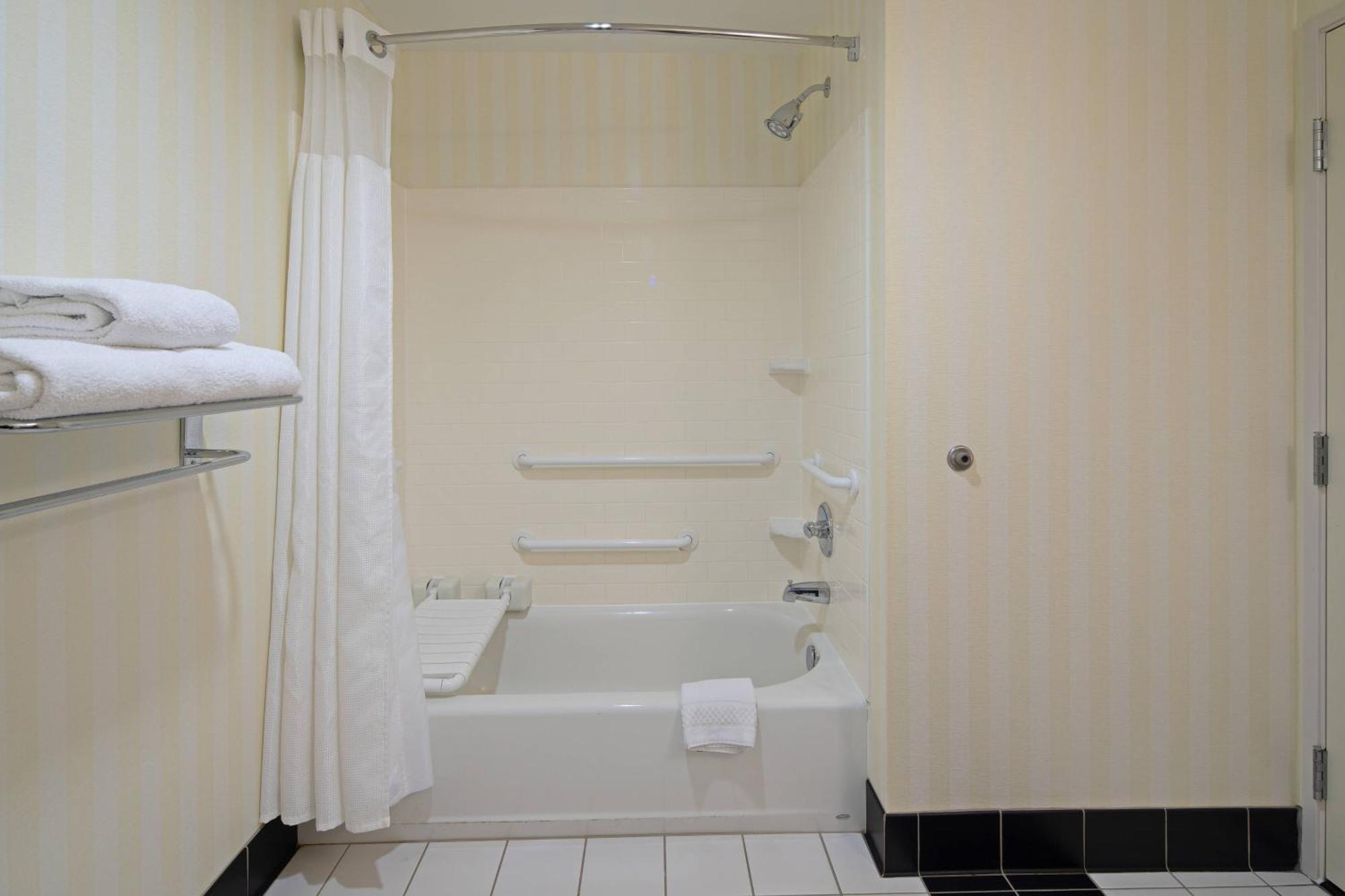 Fairfield Inn & Suites Seattle Бремертон Экстерьер фото