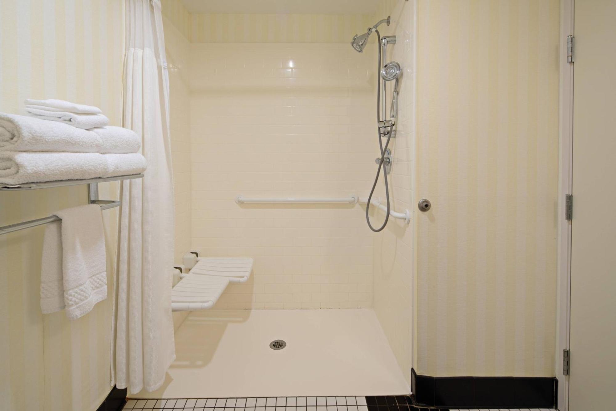 Fairfield Inn & Suites Seattle Бремертон Экстерьер фото